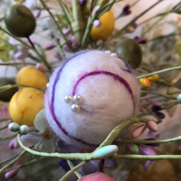Handmade needle felted Easter egg collectable spring decoration - Picture 6 of 6